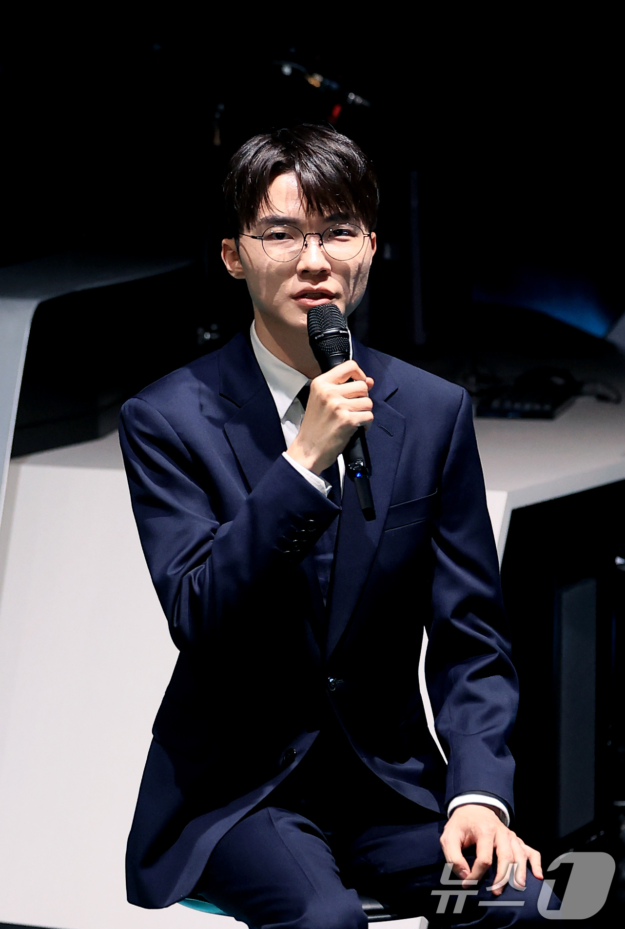 (서울=뉴스1) 이호윤 기자 = LCK T1팀 주장 이상혁(페이커)이 18일 서울 종로구 롤파크 LCK(리그 오브 레전드 챔피언스 코리아) 아레나에서 열린 기자 간담회에서 기자들의 …