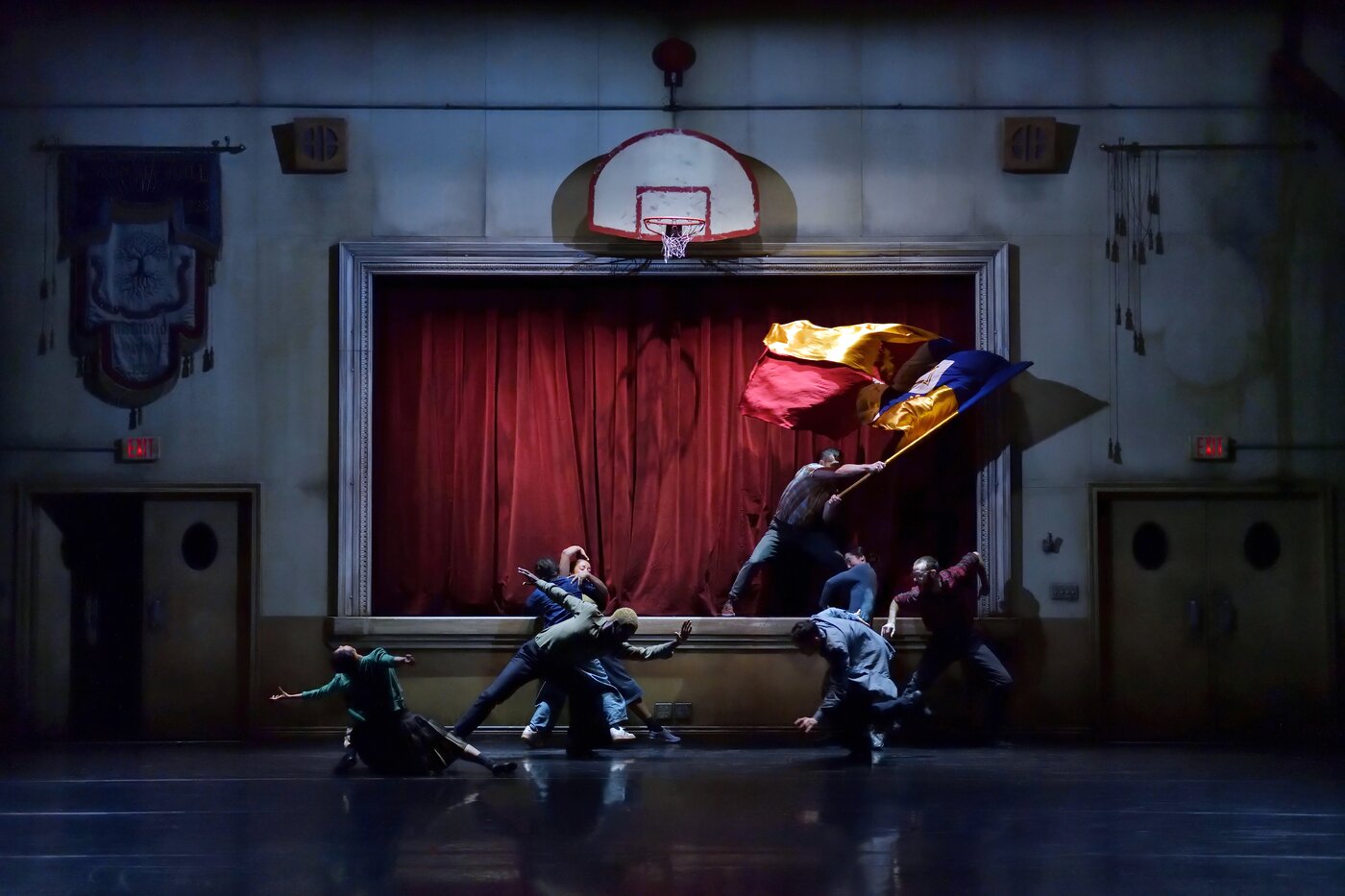 본문 이미지 - '어셈블리 홀' 공연 장면(LG아트센터 제공)