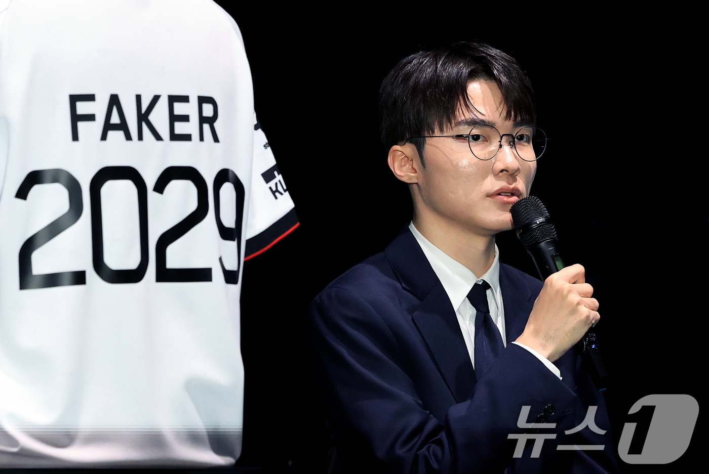 (서울=뉴스1) 이호윤 기자 = LCK T1팀 주장 이상혁(페이커)이 18일 서울 종로구 롤파크 LCK(리그 오브 레전드 챔피언스 코리아) 아레나에서 열린 기자 간담회에서 기자들의 …