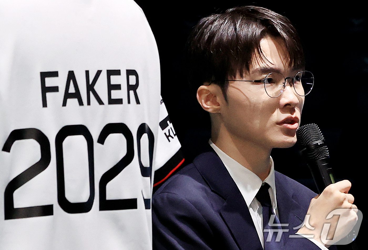 (서울=뉴스1) 이호윤 기자 = LCK T1팀 주장 이상혁(페이커)이 18일 서울 종로구 롤파크 LCK(리그 오브 레전드 챔피언스 코리아) 아레나에서 열린 기자 간담회에서 기자들의 …