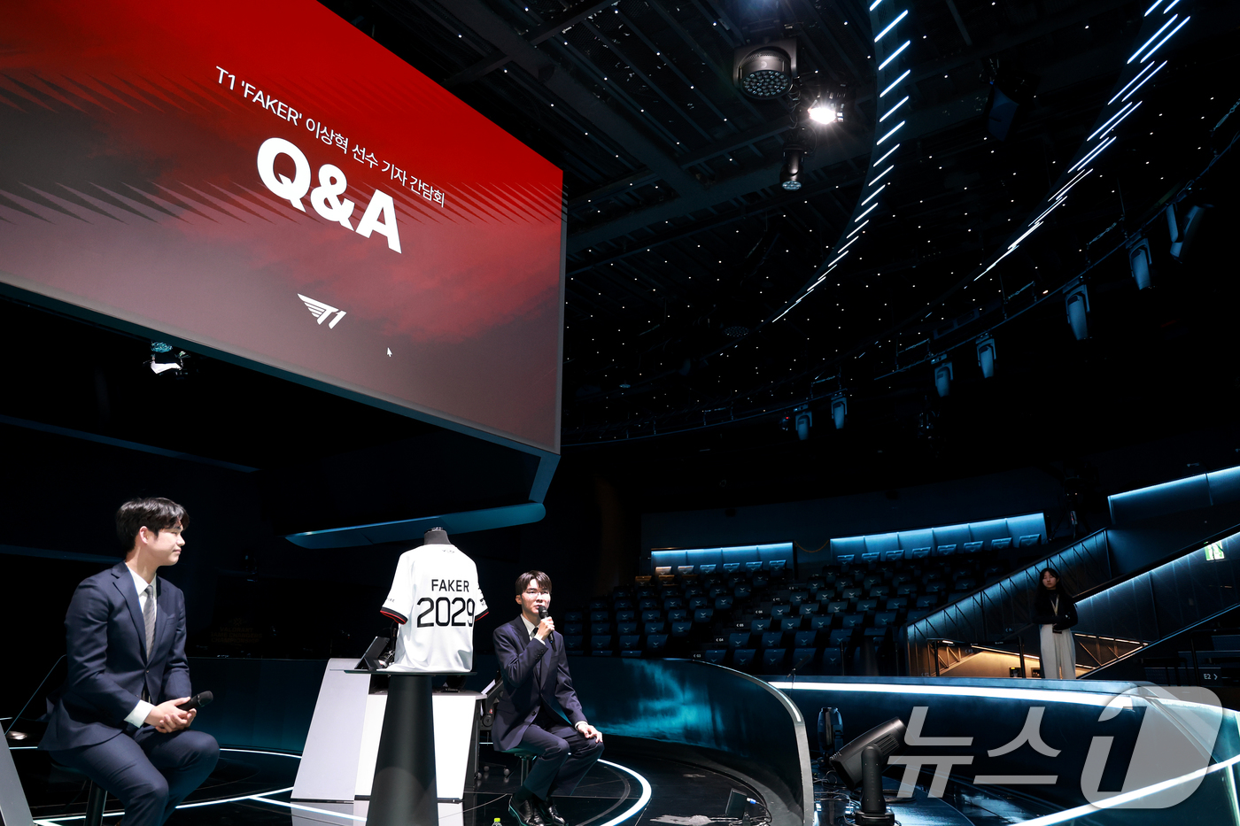 (서울=뉴스1) 이호윤 기자 = LCK T1팀 주장 이상혁(페이커)이 18일 서울 종로구 롤파크 LCK(리그 오브 레전드 챔피언스 코리아) 아레나에서 열린 기자 간담회에서 기자들의 …