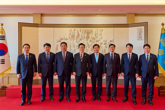 "盧 '균형발전·행정수도'→李 '균형성장·행정통합' 진화"