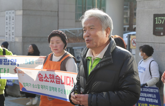 밥퍼 승소 기자회견 하는 최일도 목사