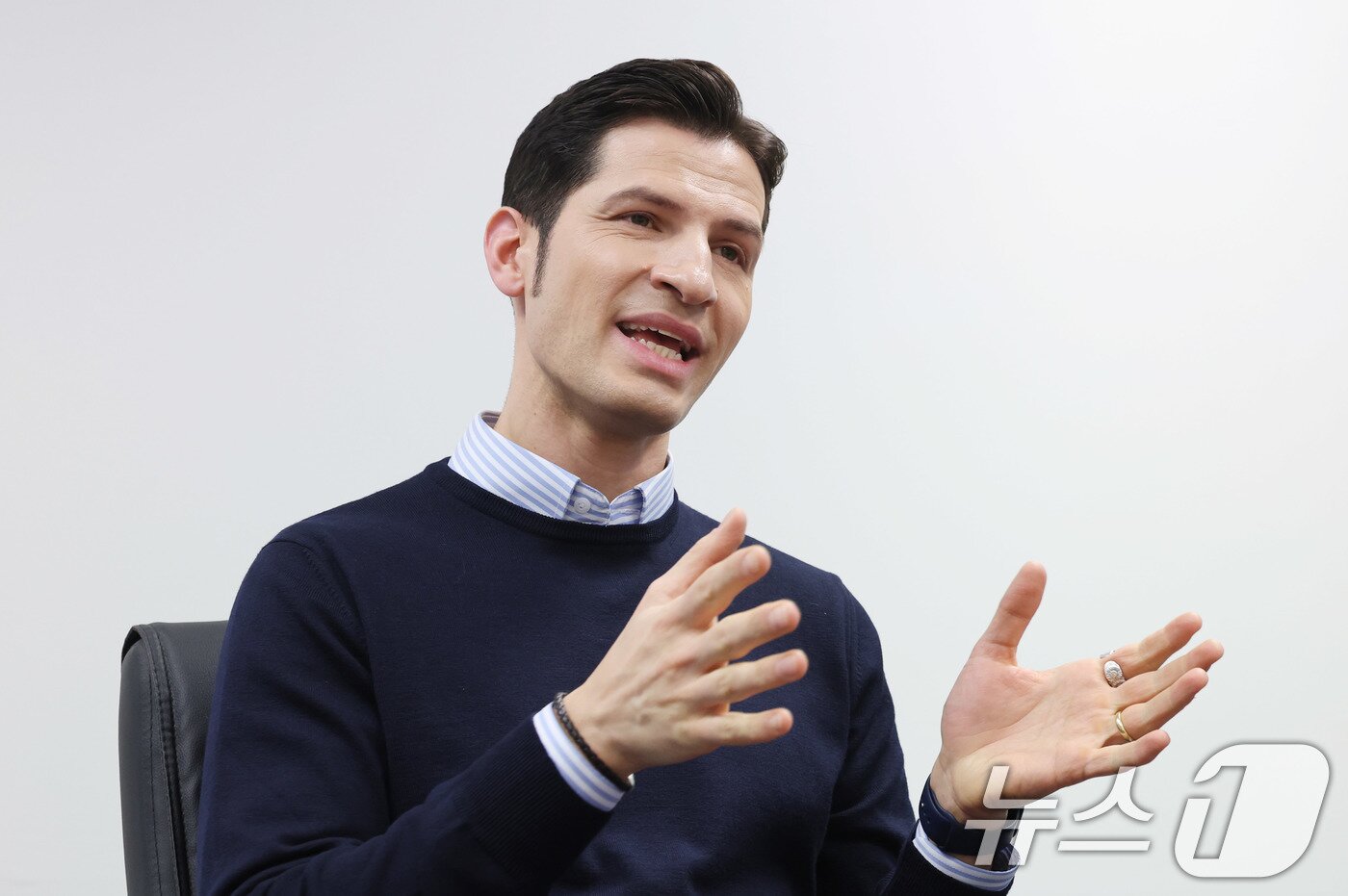 본문 이미지 - 이탈리아 출신 방송인 알베르토 몬디가 서울 종로구 뉴스1 본사에서 인터뷰를 하고 있다. ⓒ News1 박지혜 기자