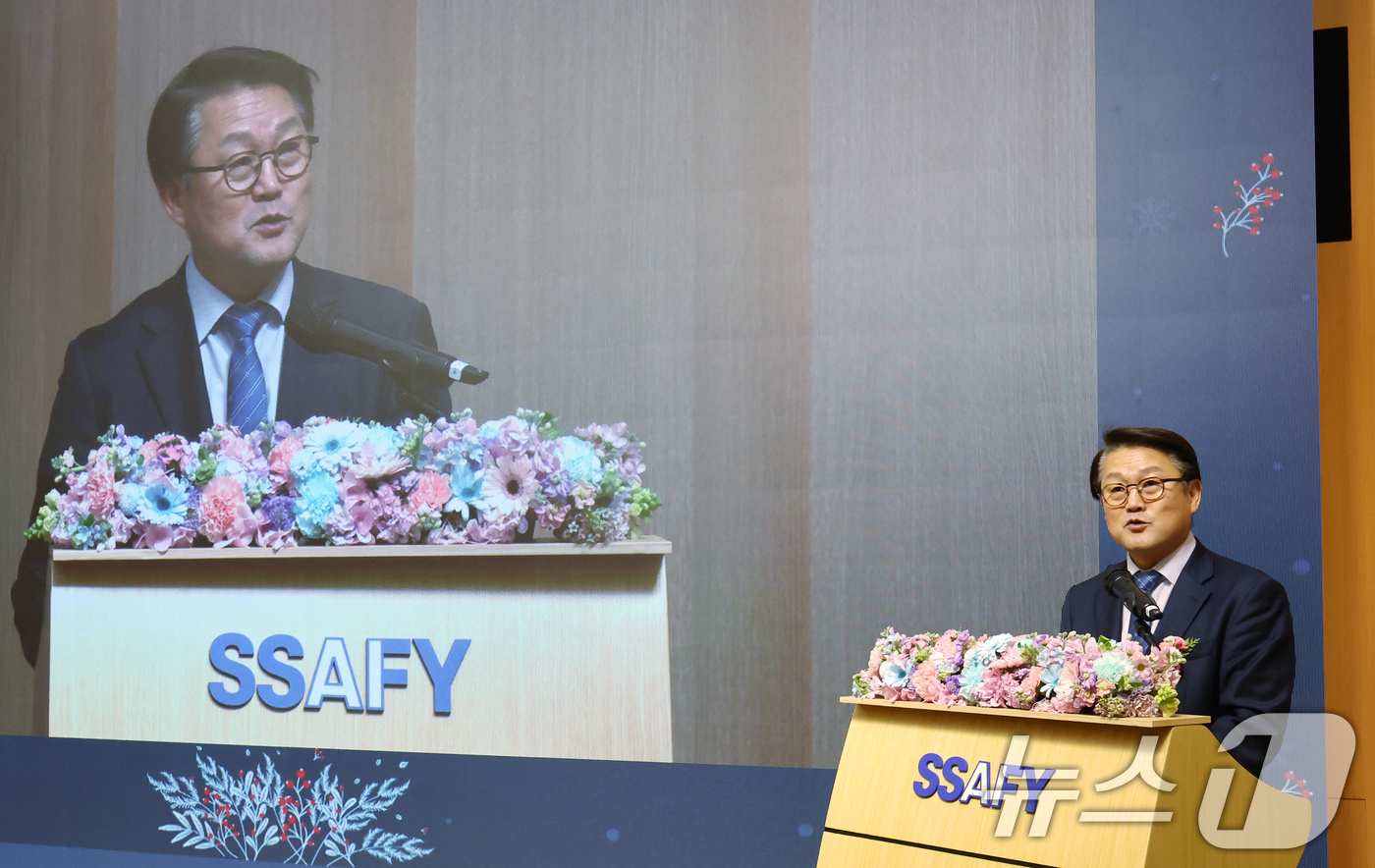 (서울=뉴스1) 장수영 기자 = 박승희 삼성전자 사장이 18일 서울 강남구 SSAFY 서울 캠퍼스에서 열린 삼성전자 SSAFY 13기 수료식에 축사하고 있다. 2025.12.18/ …