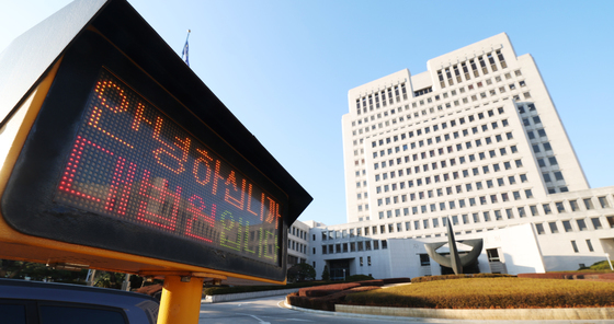 해 넘긴 R2M·다크앤다커 소송전…'게임 표절·유출' 기준 세울까