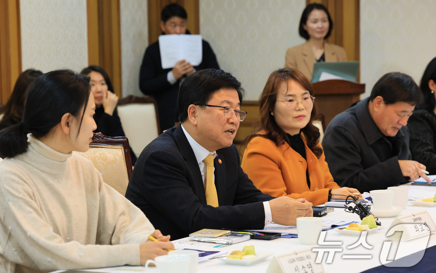 (서울=뉴스1) 임세영 기자 = 최교진 교육부 장관이 18일 서울 종로구 정부서울청사에서 열린 제1차 교육진담 간담회 '학부모와 함께 만드는 교육공동체'에서 모두발언을 하고 있다. …