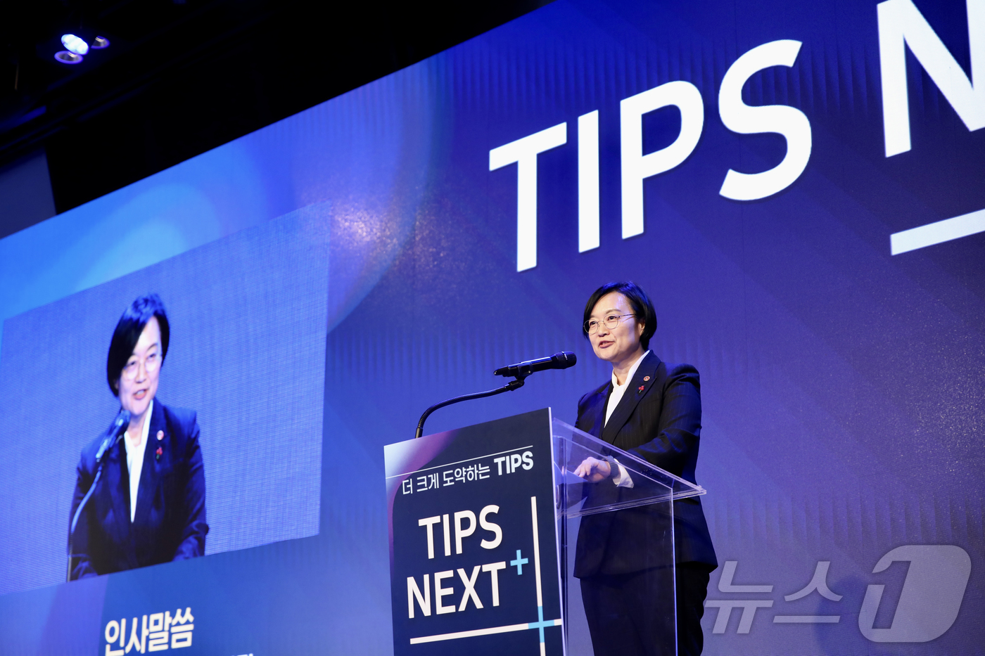 (서울=뉴스1) = 한성숙 중소벤처기업부 장관이 18일 서울 종로구 포시즌스호텔에서 열린 '팁스 성과공유회'에서 인사말을 하고 있다. (중소벤처기업부 제공. 재판매 및 DB 금지) …