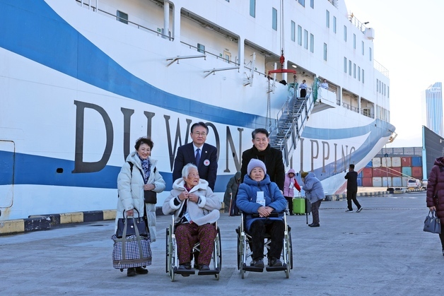 "오랜 기다림 끝에"…사할린동포 82명, 영주귀국