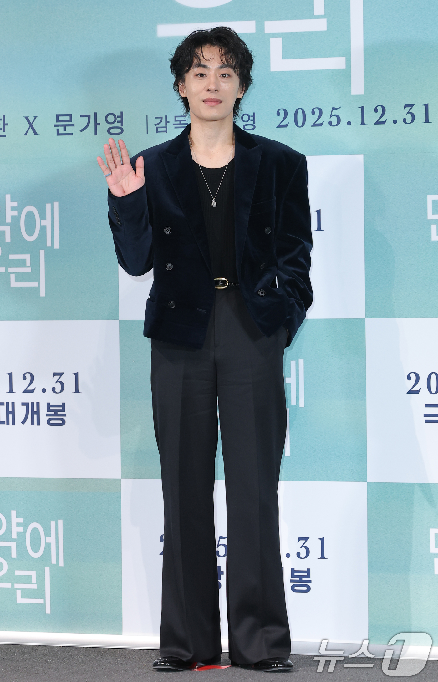 (서울=뉴스1) 권현진 기자 = 배우 구교환이 18일 서울 용산구 용산아이파크몰 CGV에서 열린 영화 ’만약에 우리‘ 언론시사회에 참석해 포즈를 취하고 있다.’만약에 우리‘는 뜨겁 …