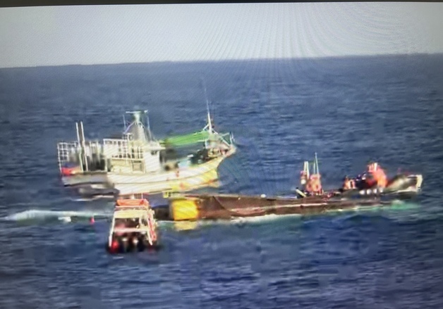 부산 기장 해상서 어선 2대 충돌…물에 빠진 3명 구조