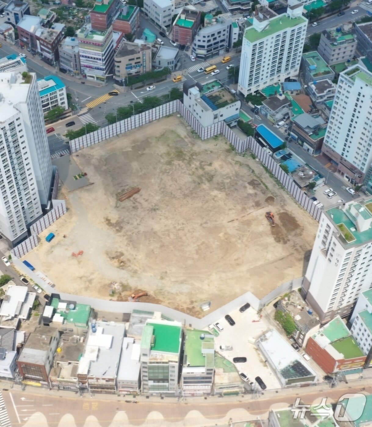 본문 이미지 - 부산 금정구 장전동 화목아파트 입지의 '휴먼파크장전' 사업부지 전경.(휴먼파크장전지역주택조합 제공. 재판매 및 DB금지)