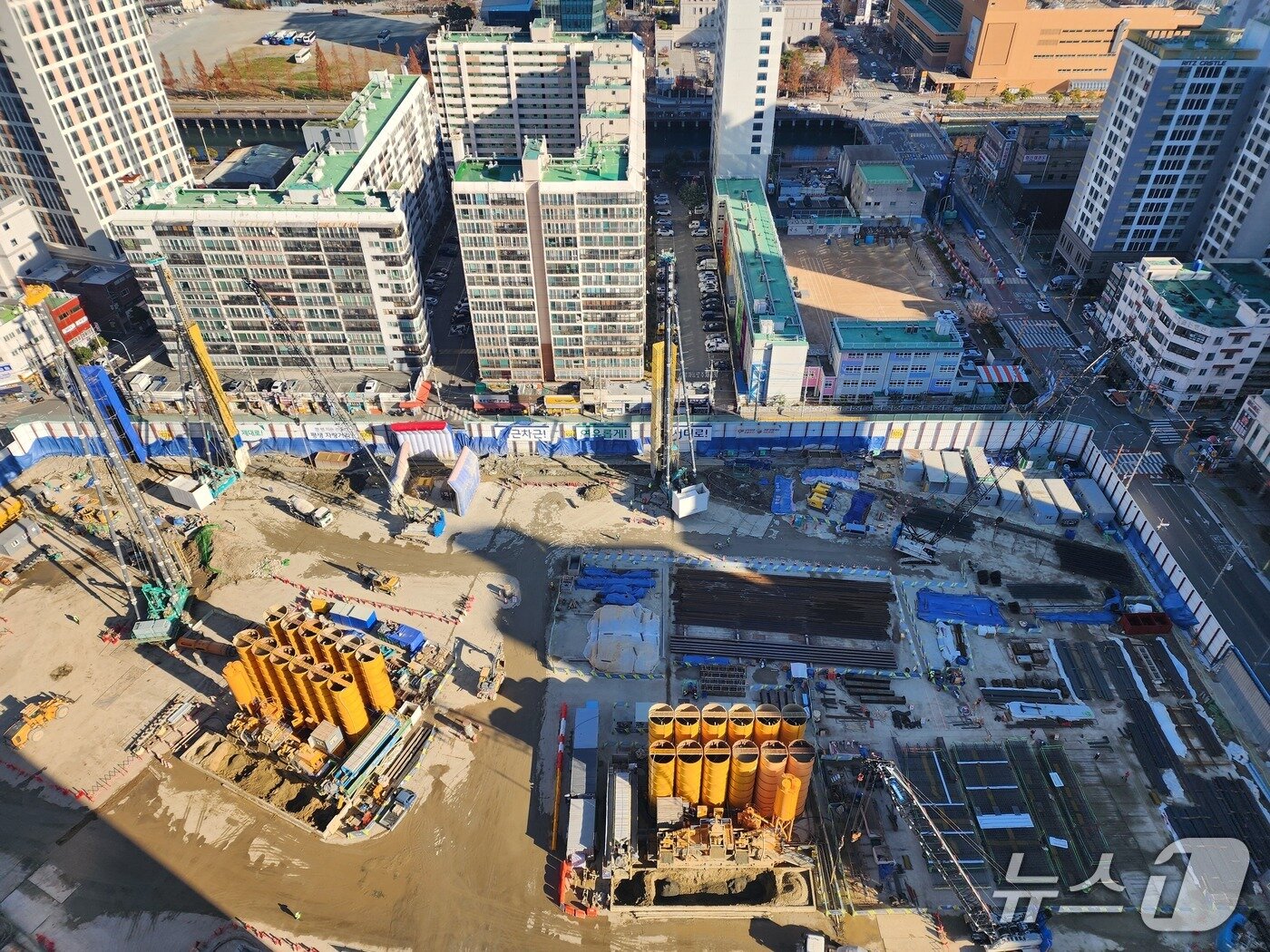 본문 이미지 - 부산진구 범천1-1 공사현장과 범천 1-2 구역.(독자 제공. 재판매 및 DB금지)