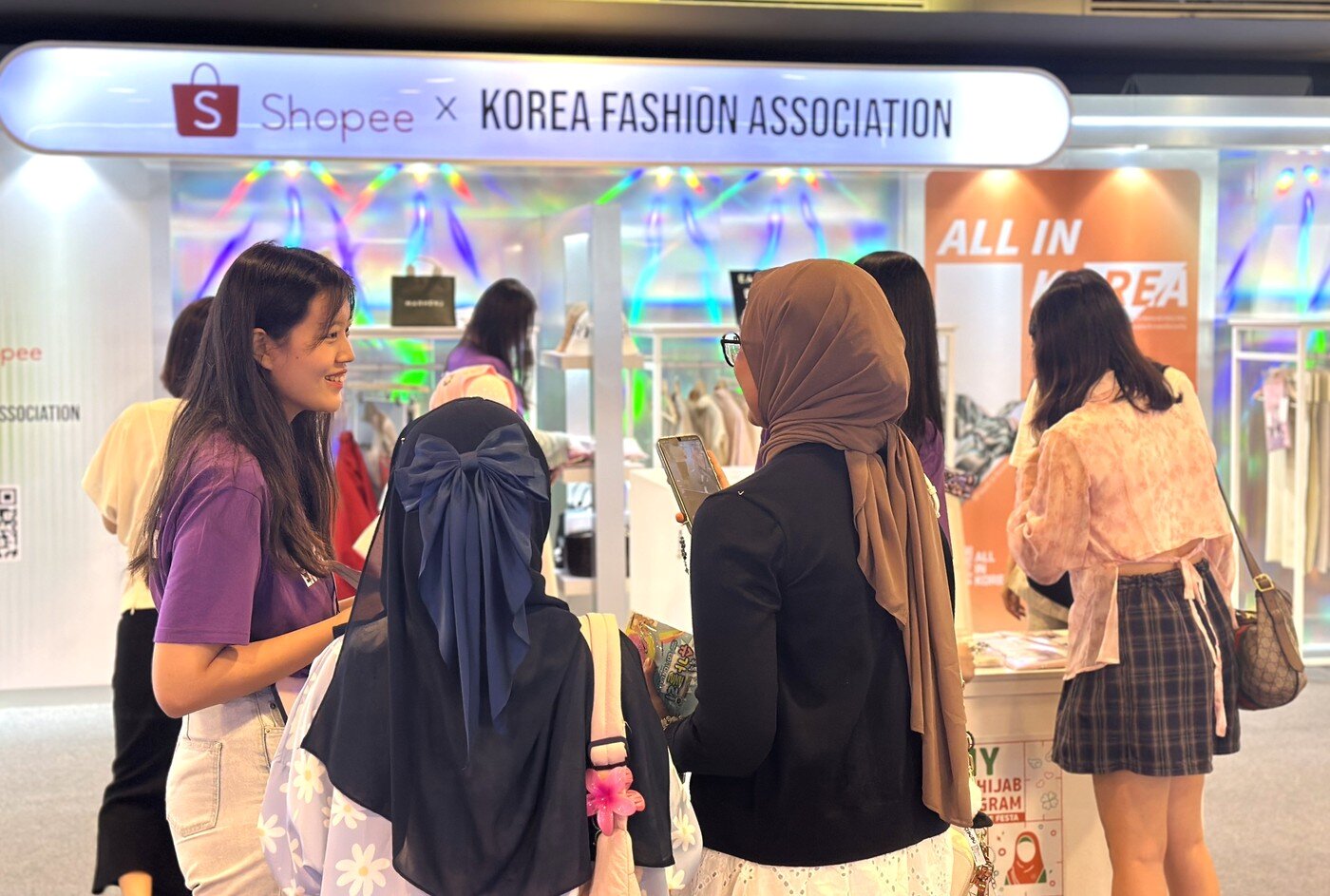 본문 이미지 - 말레이시아 쿠알라룸푸르 한류박람회 현장(한국패션협회 제공)