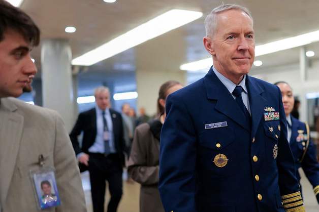 나치문양 '증오'→'분열' 제재완화…美해안경비대사령관 임명 제동