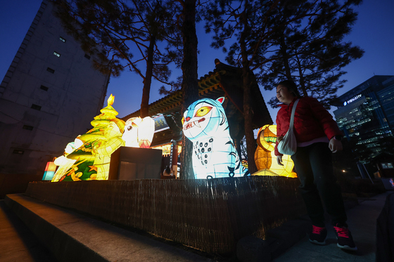 불빛 밝힌 조계사 크리스마스 트리