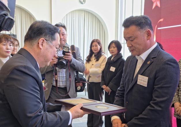 대전 봉사왕 현민우 대표 '자원봉사연합회' 대전시장 표창