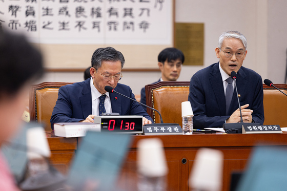 법사위 출석해 답변하는 천대엽 법원행정처장