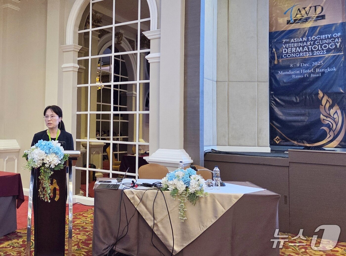 본문 이미지 - 김소현 해마루반려동물의료재단 이사장이 9일 열린 아시아수의임상피부학회에서 강연을 하고 있다. ⓒ 뉴스1