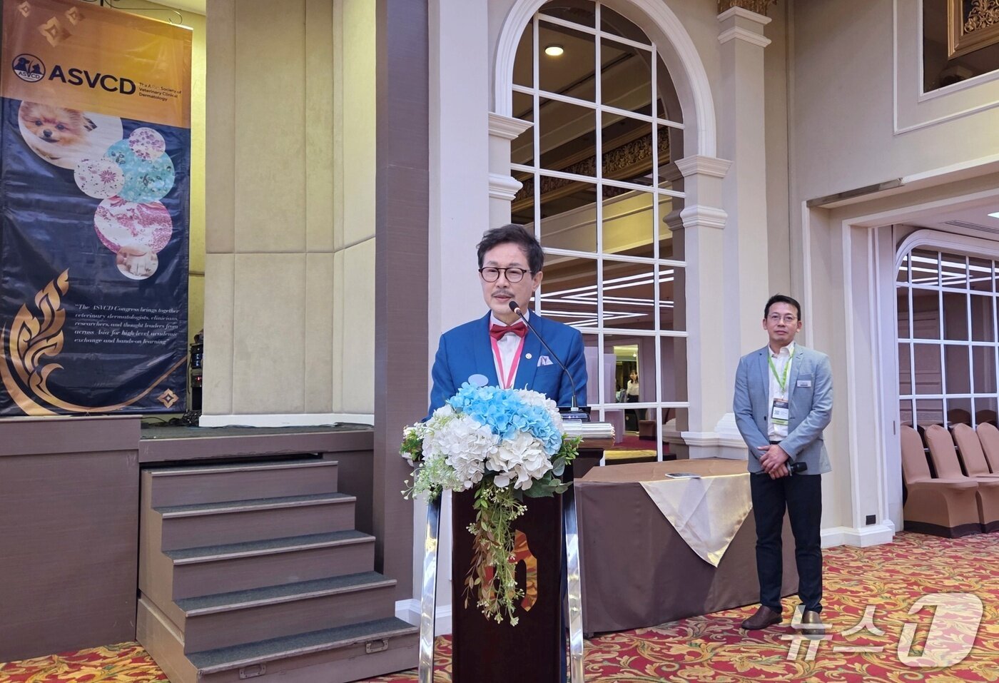 본문 이미지 - 강종일 회장이 8일 열린 아시아수의임상피부학회에서 개회사를 하고 있다. ⓒ 뉴스1