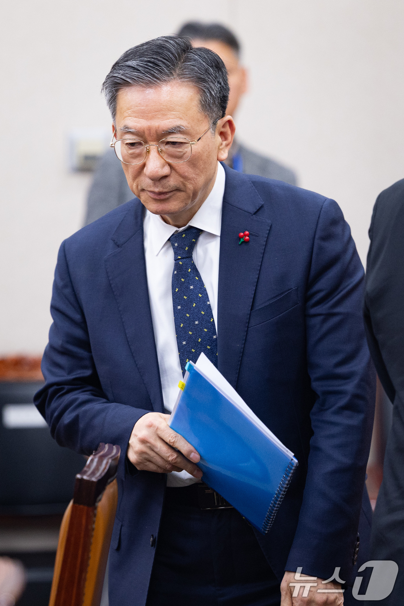 (서울=뉴스1) 유승관 기자 = 정성호 법무부 장관이 18일 서울 여의도 국회에서 열린 제430회 국회(임시회) 법제사법위원회 제2차 전체회의에 출석하고 있다. 2025.12.18 …