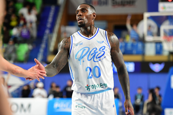 '숀 롱+허웅 51득점 합작' KCC, '라건아 더비'서 가스공사 제압