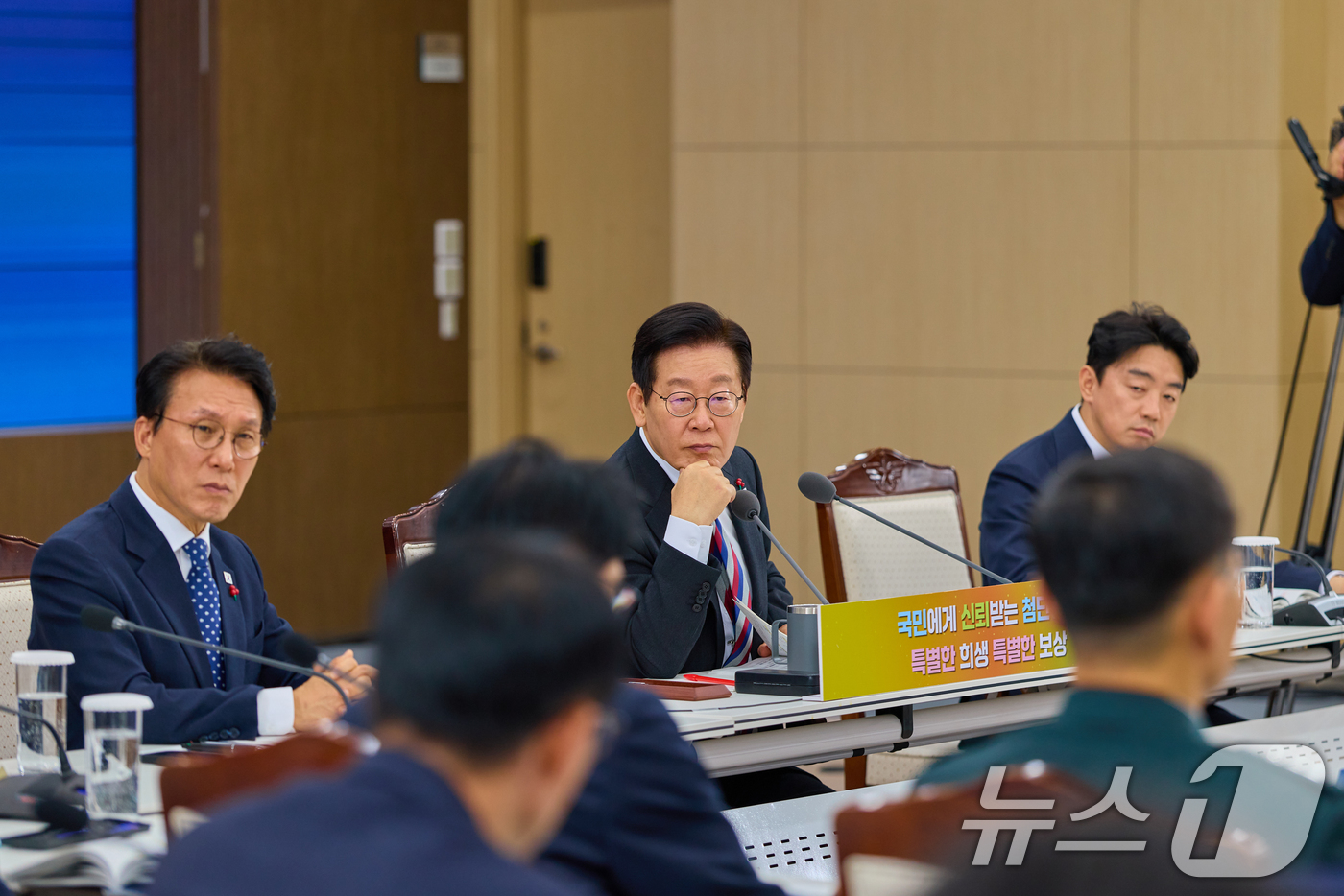 (서울=뉴스1) 허경 기자 = 이재명 대통령이 18일 서울 용산구 국방부에서 열린 국방부·국가보훈부 업무보고에 참석해 있다.  (대통령실 제공. 재판매 및 DB 금지) 2025.1 …