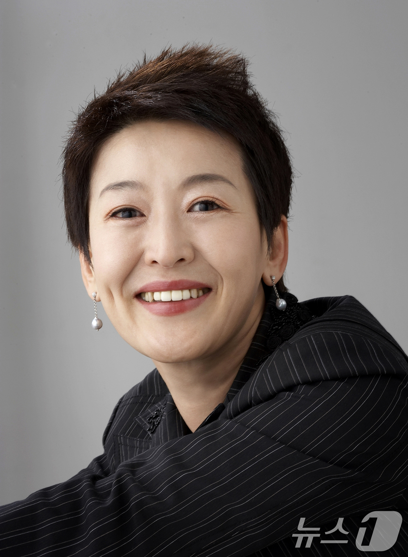 (서울=뉴스1) = 1세대 연극 스타 윤석화 씨가 별세했다는 부고는 오보였다고 한국연극배우협회가 19일 밝혔다. 협회는 공식 입장을 통해 현재 윤석화 배우가 뇌종양 투병으로 병세 …