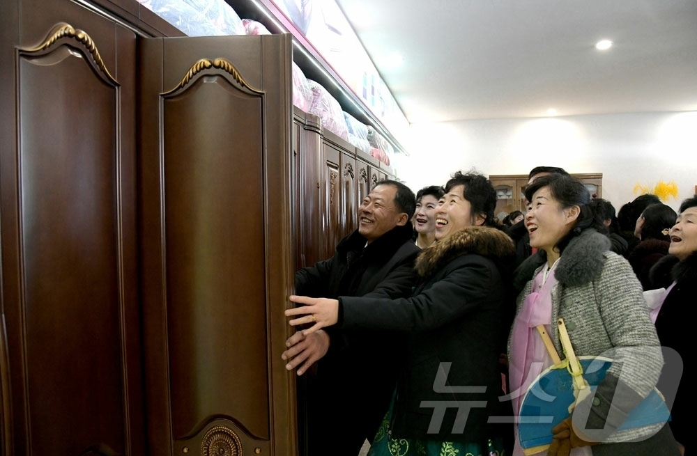 (평양 노동신문=뉴스1) = 북한 노동당 기관지 노동신문은 전날인 18일 장강군 지방공업공장 준공식이 성대히 진행됐다고 19일 보도했다. [국내에서만 사용가능. 재배포 금지. DB …