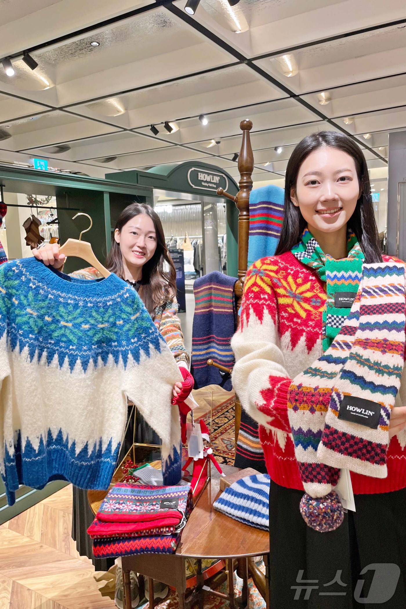 (서울=뉴스1) = 갤러리아백화점이 오는 26일까지 서울 강남구 갤러리아명품관에서 스코틀랜드 니트웨어 브랜드 '하울린' 팝업스토어를 운영한다고 19일 밝혔다. 사진은 갤러리아명품관 …