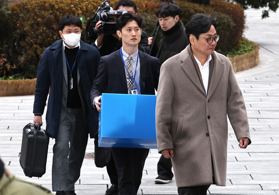 안권섭 특검팀, '관봉권 띠지' 관련 첫 강제수사