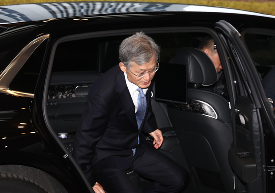 출근하는 조희대 대법원장