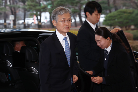 출근하는 조희대 대법원장