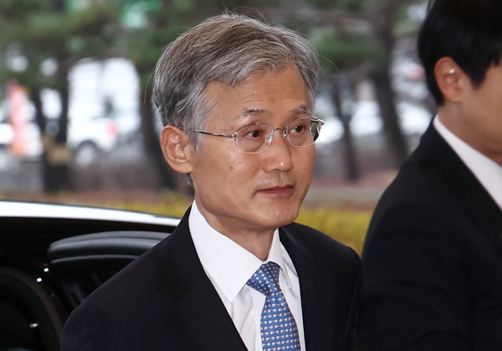 대법원 출근하는 조희대 대법원장