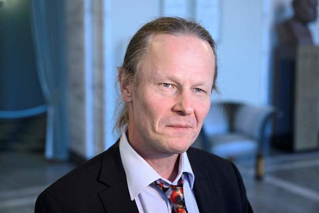 '눈찢기 챌린지' 핀란드 집권 연립정당 의원들에 '엄중 경고'