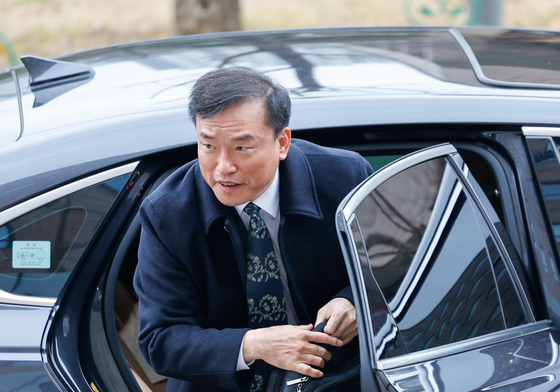 첫 출근하는 김종철 초대 방미통위 위원장