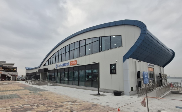 군산 수산물종합센터 건어 매장 '새단장'…20일부터 운영