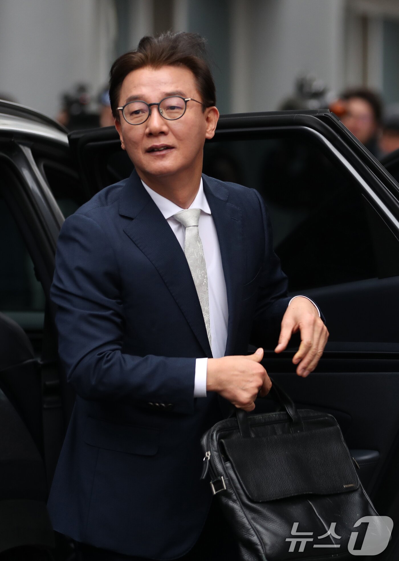 본문 이미지 - 통일교 금품수수 의혹을 받는 전재수 전 해양수산부 장관이 19일 서울 서대문구 경찰청 국가수사본부로 조사받기 위해 출석하고 있다. (공동취재) 2025.12.19/뉴스1 ⓒ News1 이호윤 기자