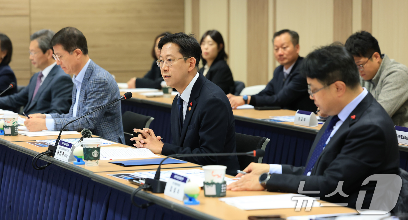 (서울=뉴스1) 임세영 기자 = 배경훈 부총리 겸 과학기술정보통신부 장관이 19일 서울 종로구 국가과학기술자문회의에서 열린 제22차 국가핵융합위원회의에서 모두발언을 하고 있다. …