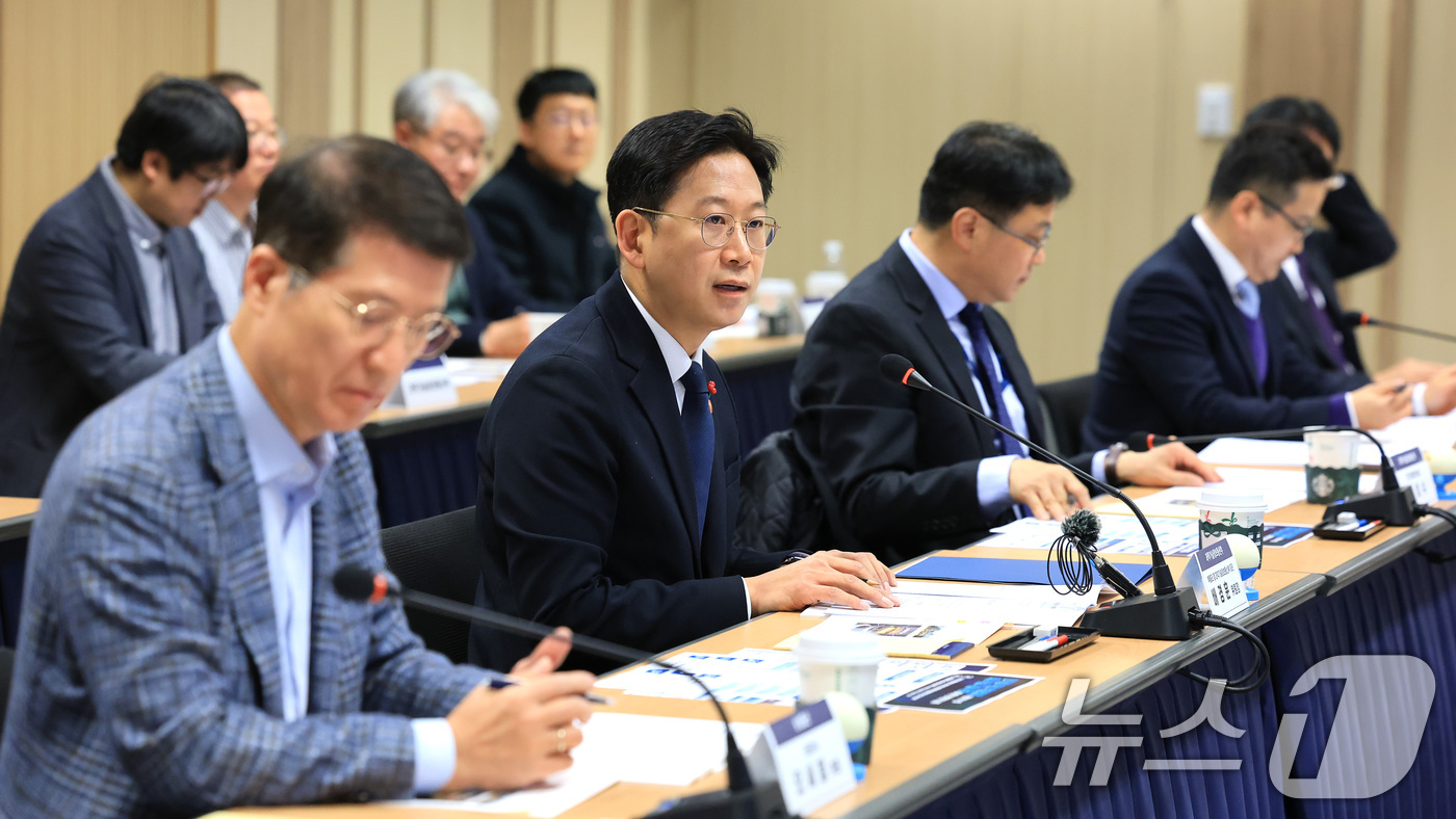 (서울=뉴스1) 임세영 기자 = 배경훈 부총리 겸 과학기술정보통신부 장관이 19일 서울 종로구 국가과학기술자문회의에서 열린 제22차 국가핵융합위원회의에서 모두발언을 하고 있다. …