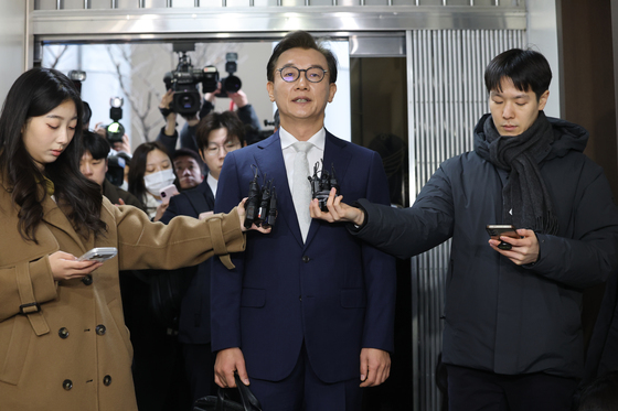 통일 금품수수 의혹 전면 부정, 전재수 전 장관 경찰청 출석