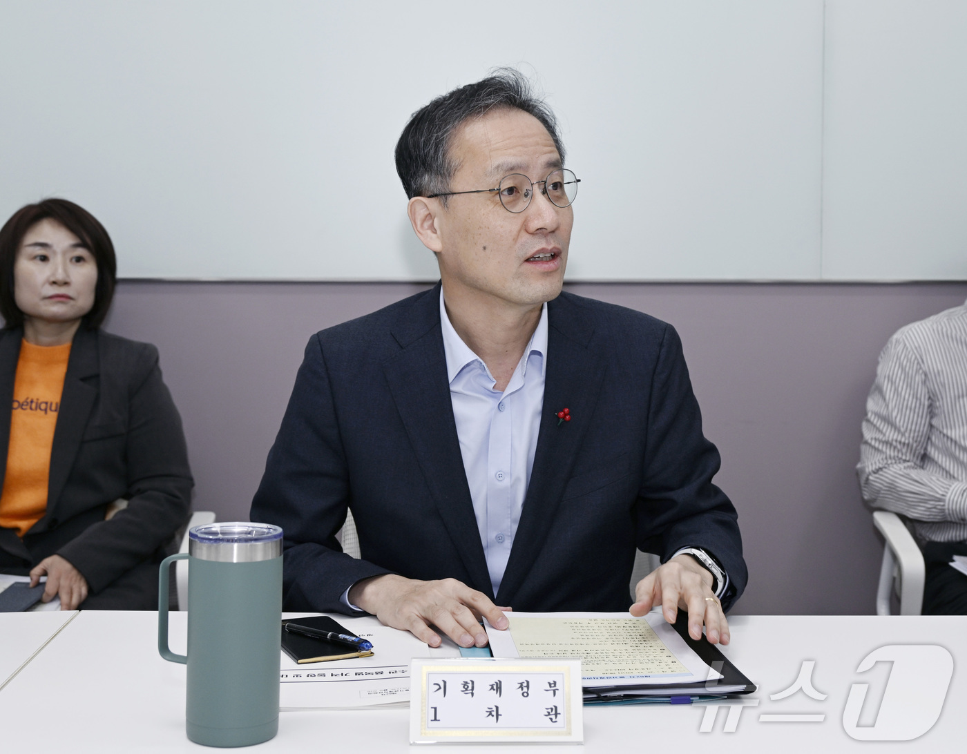 (서울=뉴스1) = 이형일 기획재정부 1차관이 19일 오전 서울 종로구 정부서울청사에서 열린 '제62차 물가관계차관회의'를 주재하고 있다. (기획재정부 제공. 재판매 및 DB 금지 …