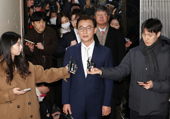 전재수 '여전한 존재감' 왜?…통일교 의혹에도 여론조사서 박형준 따돌려