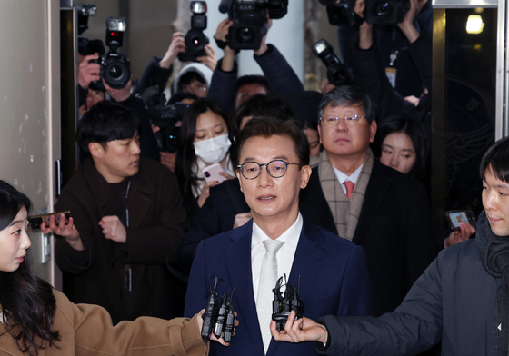 전재수, 14시간20분 경찰 조사 후 귀가…"통일교 돈 안 받았다"