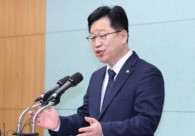 재생에너지 관련 기자회견하는 안호영 의원