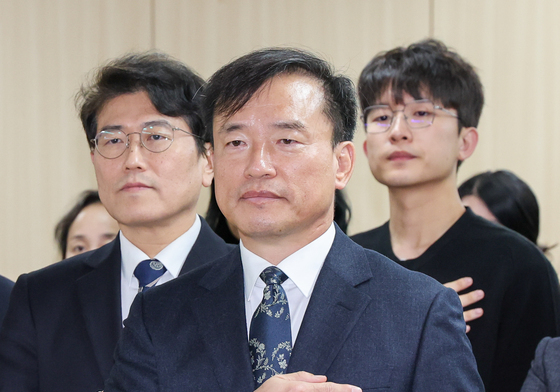 국민의례하는 김종철 위원장