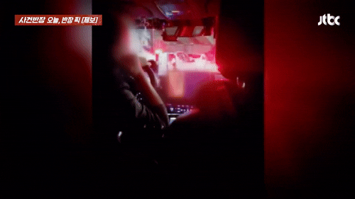 운전 중 '19금 폭력물' 본 택시 기사…"흉기 찌르는 소리, 25분 내내 공포"[영상]