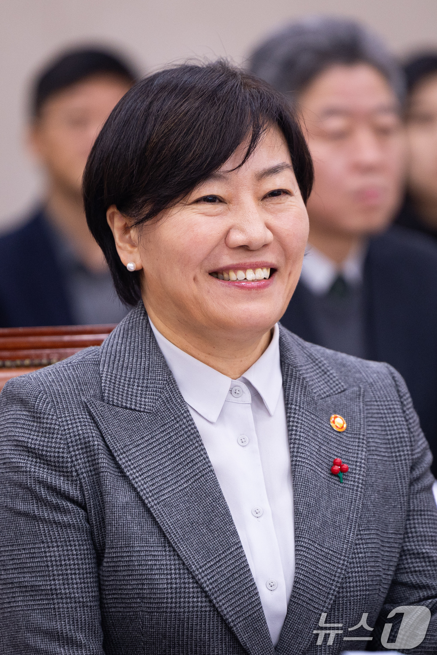 (서울=뉴스1) 유승관 기자 = 송미령 농림축산식품부 장관이 19일 서울 여의도 국회에서 열린 제430회 국회(임시회) 농림축산식품해양수산위원회 제1차 전체회의에서 미소 짓고 있다 …