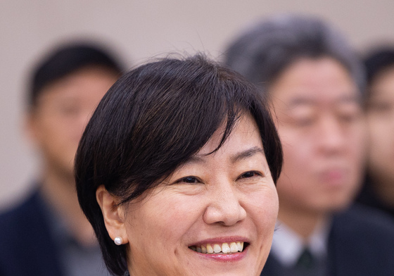 질의 들으며 미소 띈 송미령 장관