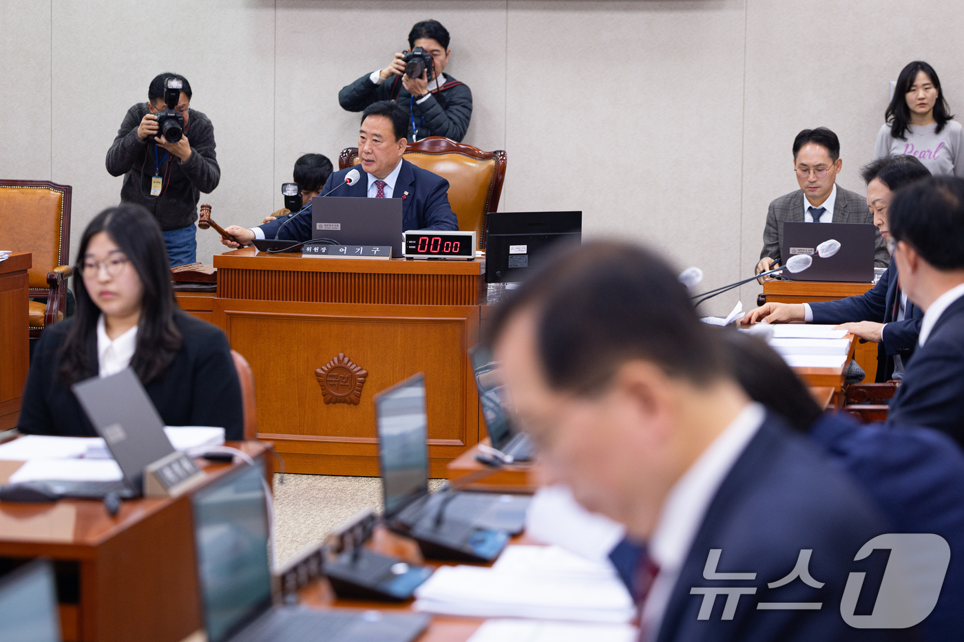 (서울=뉴스1) 유승관 기자 = 어기구 국회 농림축산식품해양수산위원장이 19일 서울 여의도 국회에서 열린 제430회 국회(임시회) 농림축산식품해양수산위원회 제1차 전체회의에서 의사 …
